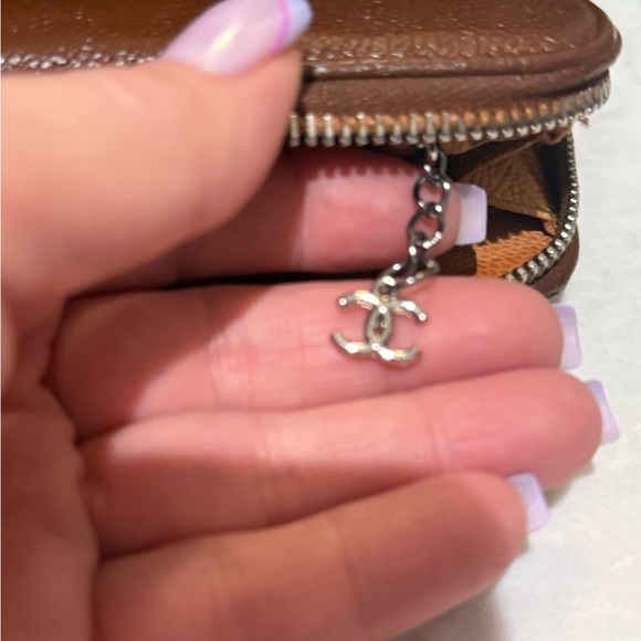 Chanel Chocolate Coco caviar skin long zip around wallet with CC zipper in EUC - Picture 7 of 17